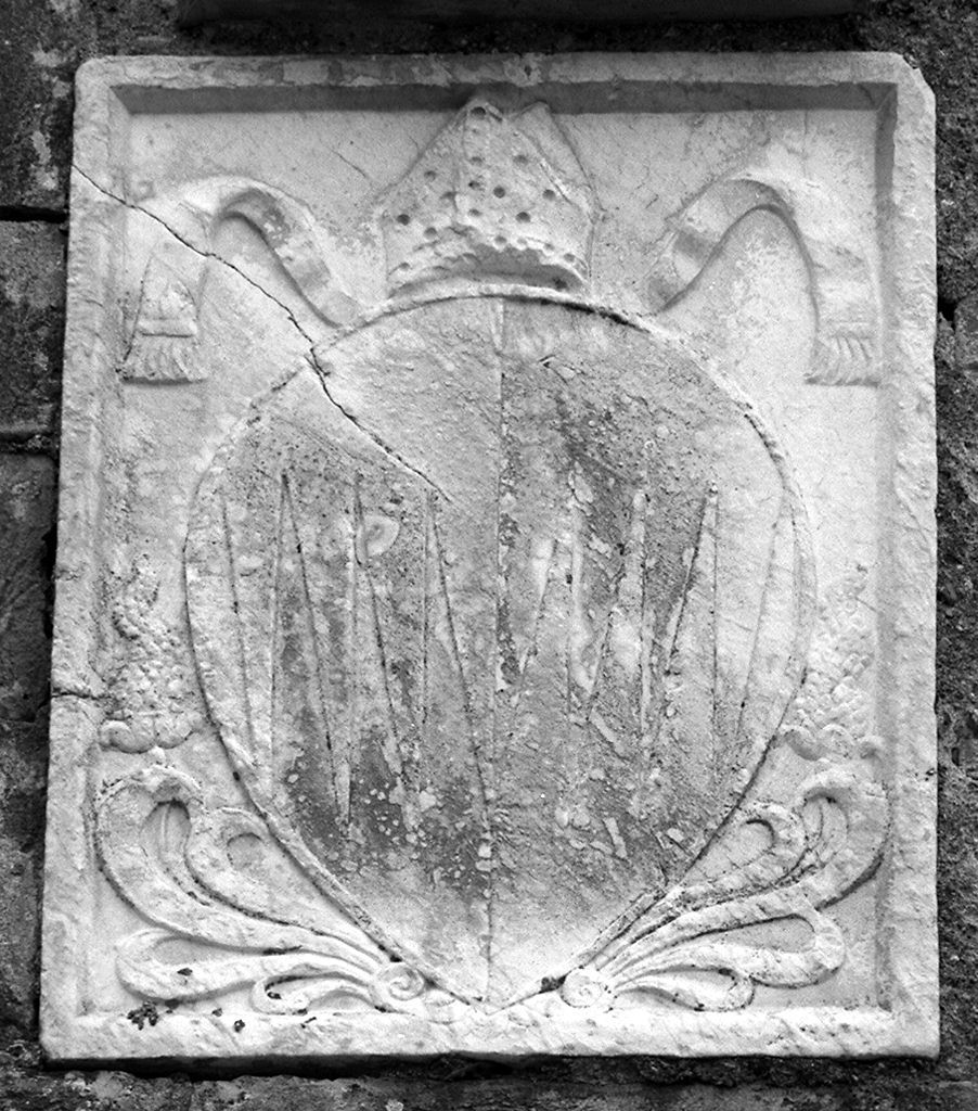 stemma vescovile di Giovanni Cinughi (rilievo) - manifattura senese (sec. XV)