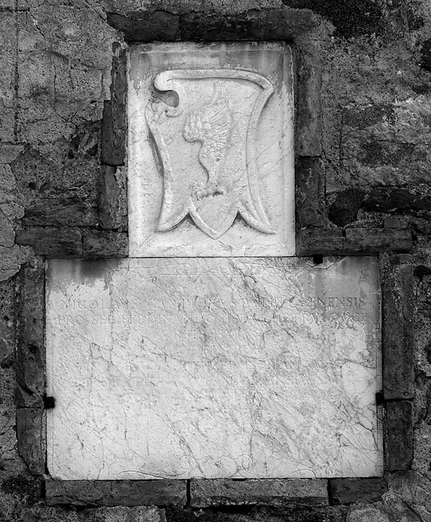 stemma gentilizio della famiglia Campioni (lapide) - bottega toscana (secc. XV/ XVI)
