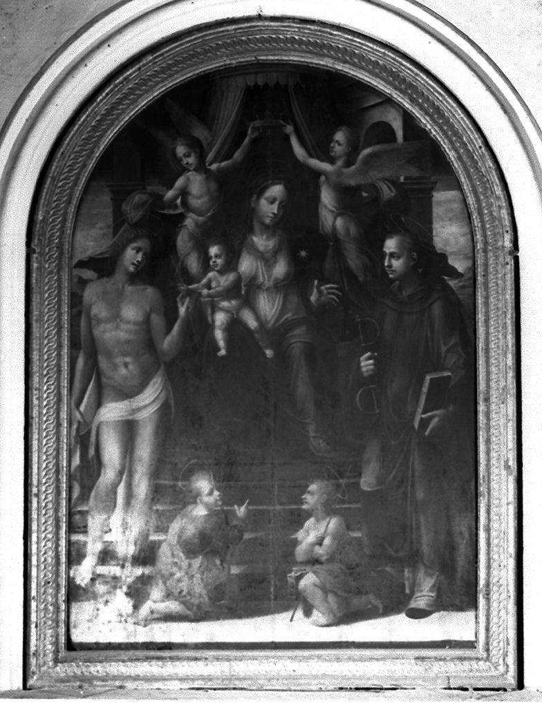Madonna con Bambino tra angeli e Santi (dipinto) di Neroni Bartolomeo detto Riccio (sec. XVI)