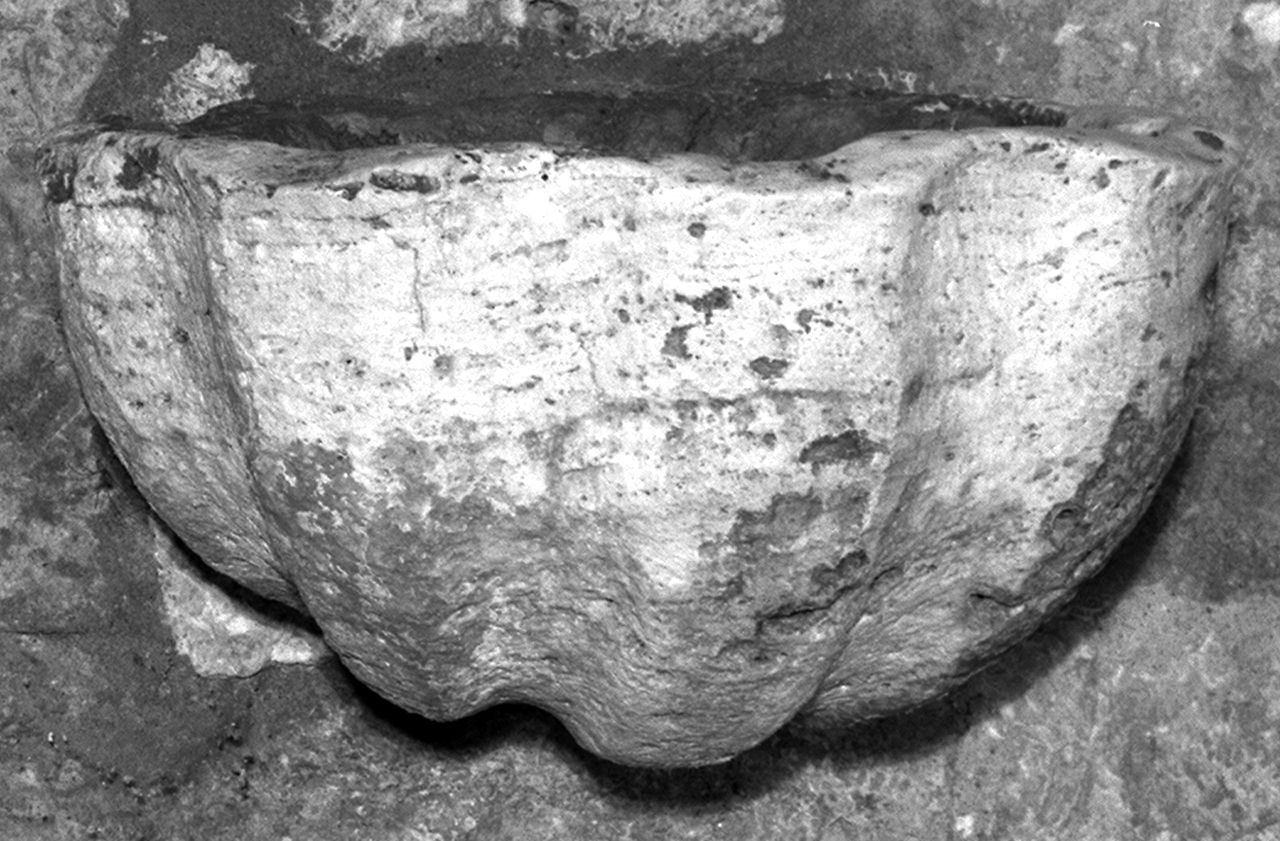 acquasantiera da parete - bottega toscana (secc. XVII/ XVIII)