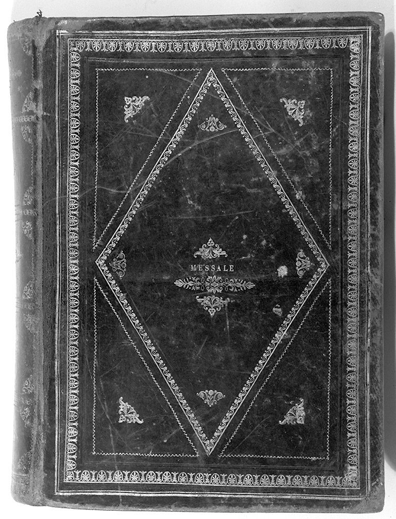 motivi decorativi vegetali (coperta di libro liturgico, elemento d'insieme) - bottega senese (sec. XIX)