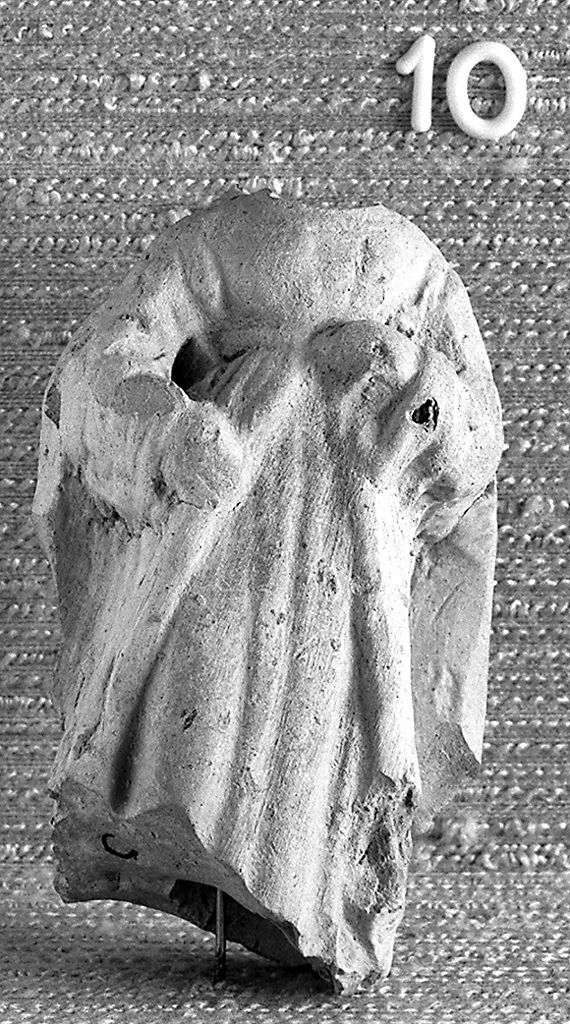 figura femminile panneggiata (statuetta, frammento) - manifattura senese (ultimo quarto sec. XV)
