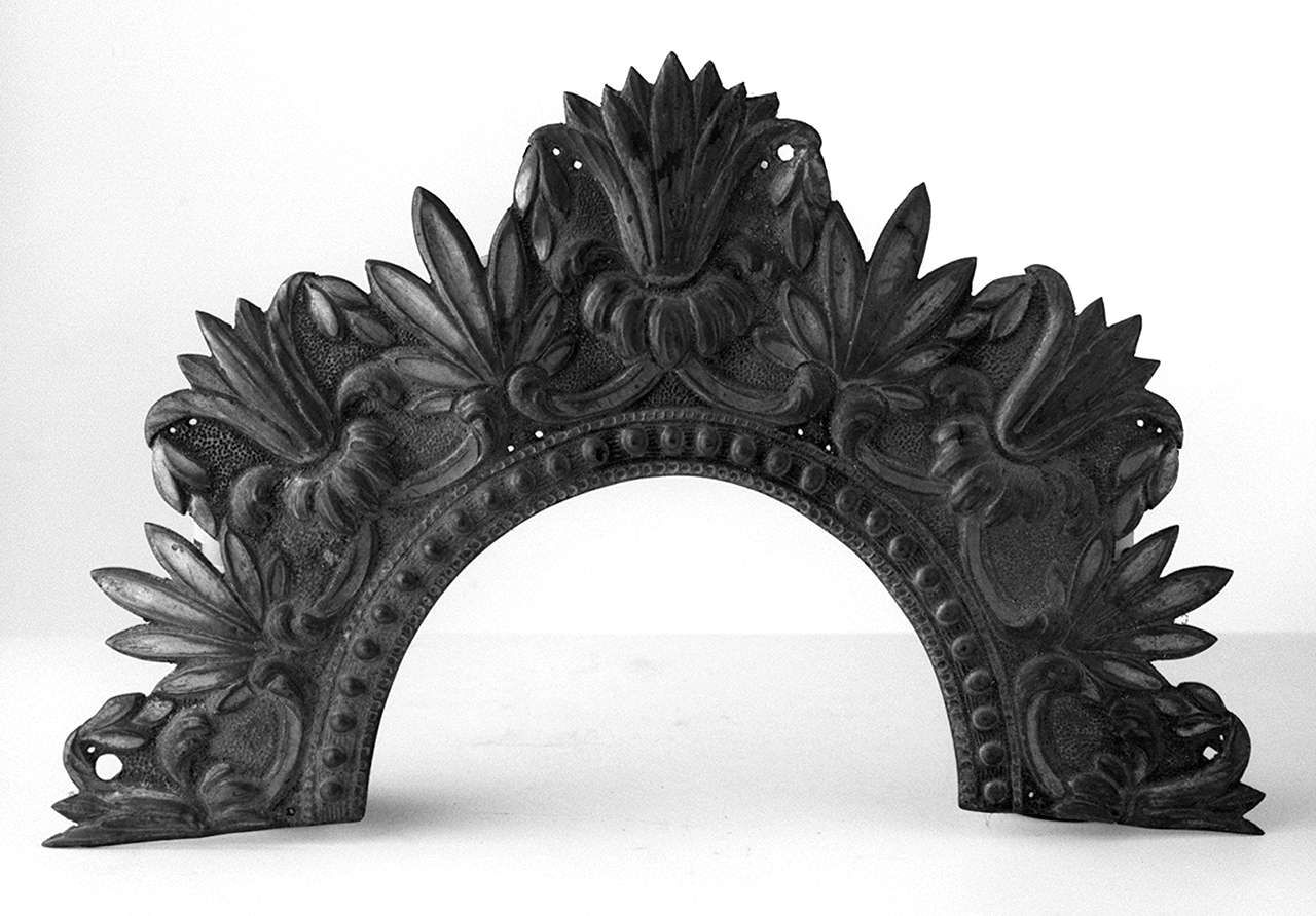 motivi decorativi vegetali (corona di immagine sacra, elemento d'insieme) - bottega toscana (sec. XIX)