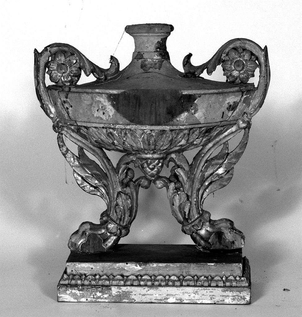 motivi decorativi vegetali (vaso d'altare con composizione floreale) - bottega toscana (secc. XVIII/ XIX)