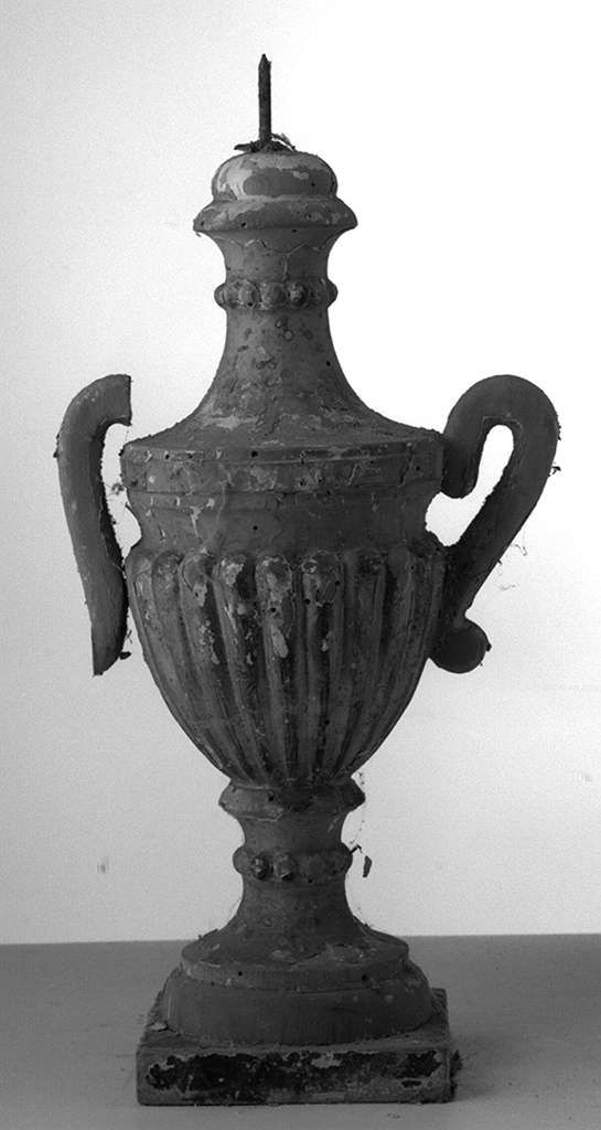 vaso d'altare con composizione floreale, serie - produzione toscana (prima metà sec. XIX)