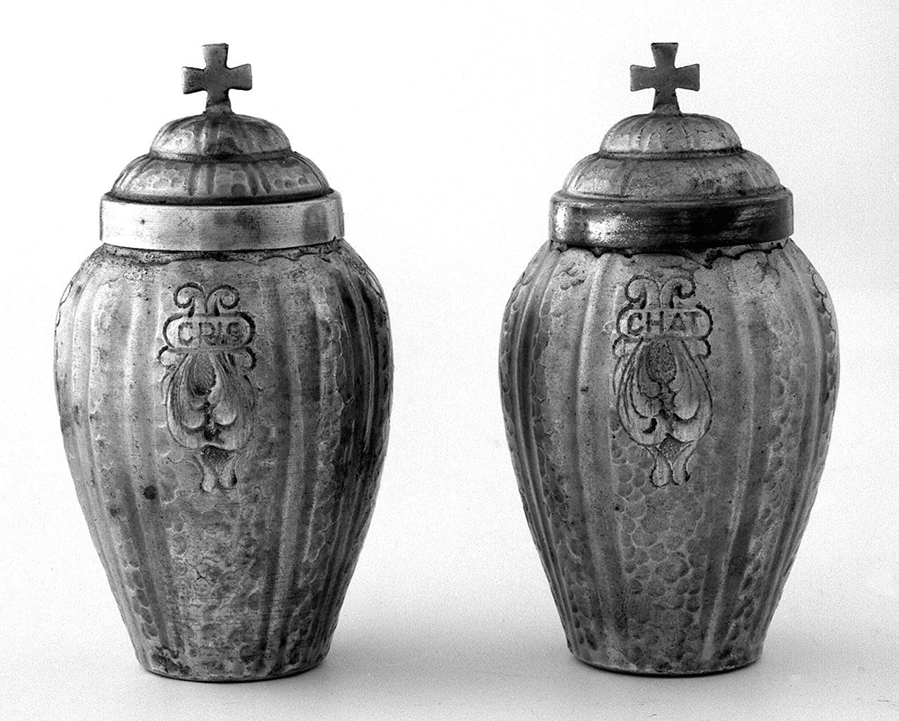 motivi decorativi vegetali (vasetti per oli santi) - bottega toscana (prima metà sec. XX)