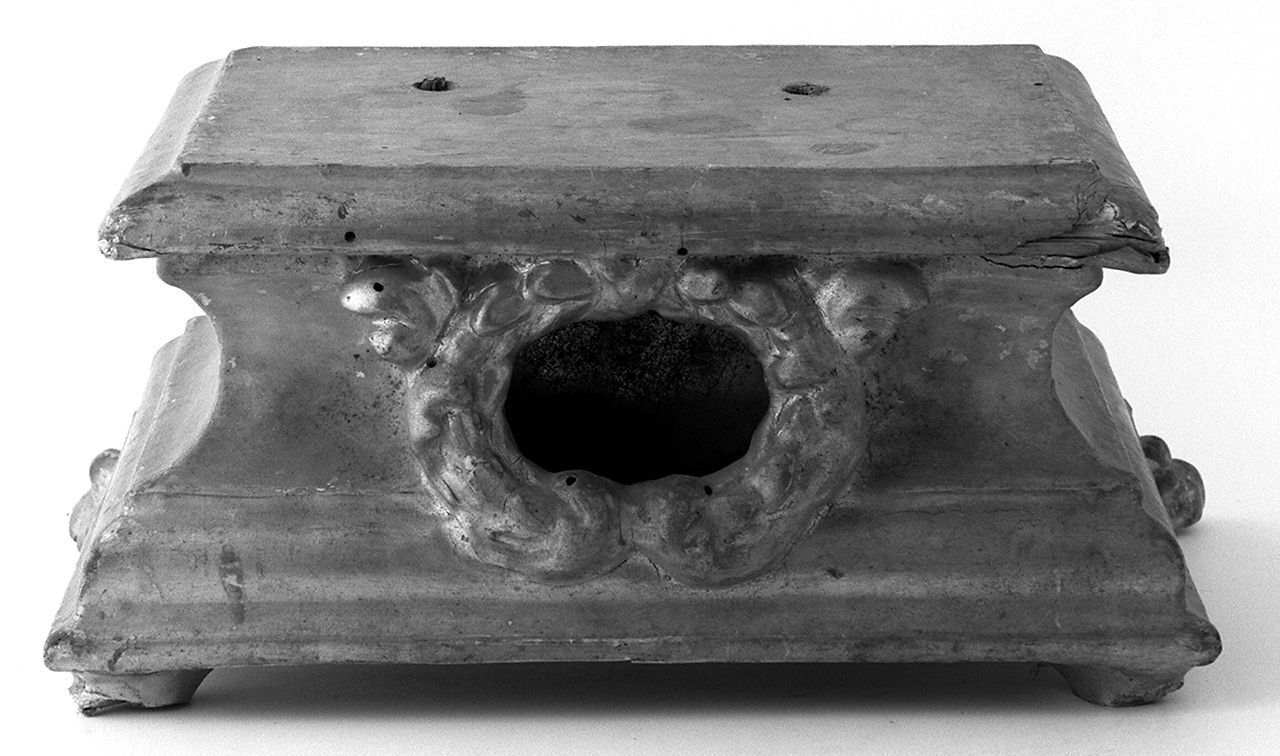 motivi decorativi vegetali (base per reliquiario, elemento d'insieme) - bottega toscana (secc. XVIII/ XIX)