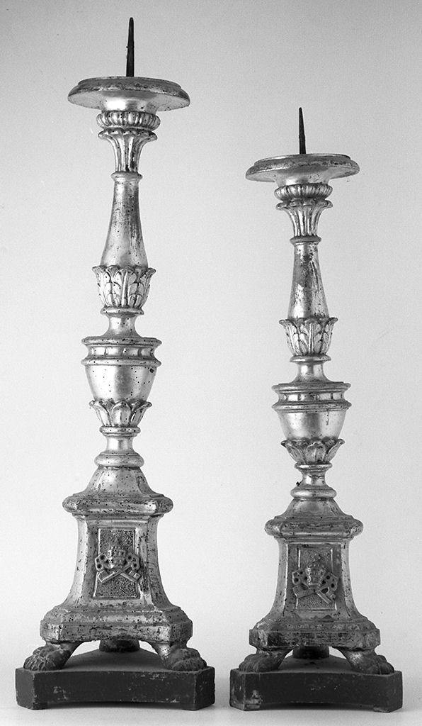 tiara con chiavi (candeliere d'altare, serie) - bottega toscana (primo quarto sec. XIX)