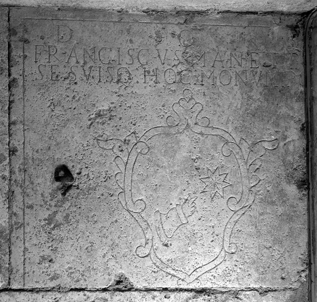 stemma gentilizio della famiglia Manetti (lapide tombale) - bottega senese (prima metà sec. XVIII)