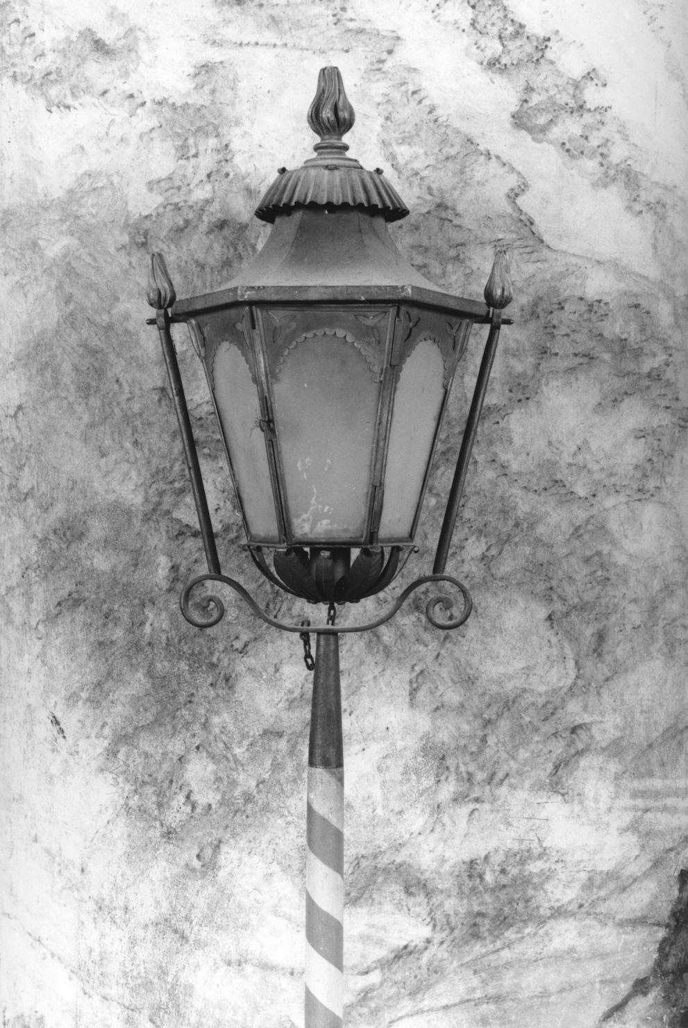 lanterna processionale - produzione italiana (prima metà sec. XX)