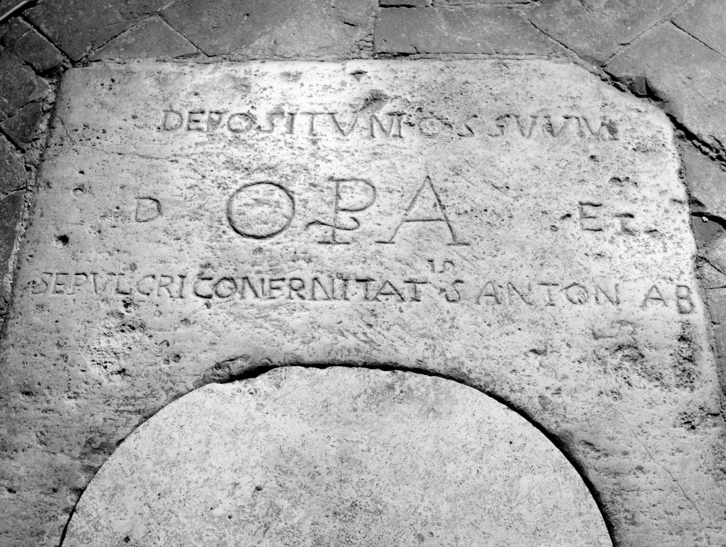 lapide tombale, opera isolata - bottega toscana (sec. XVIII)