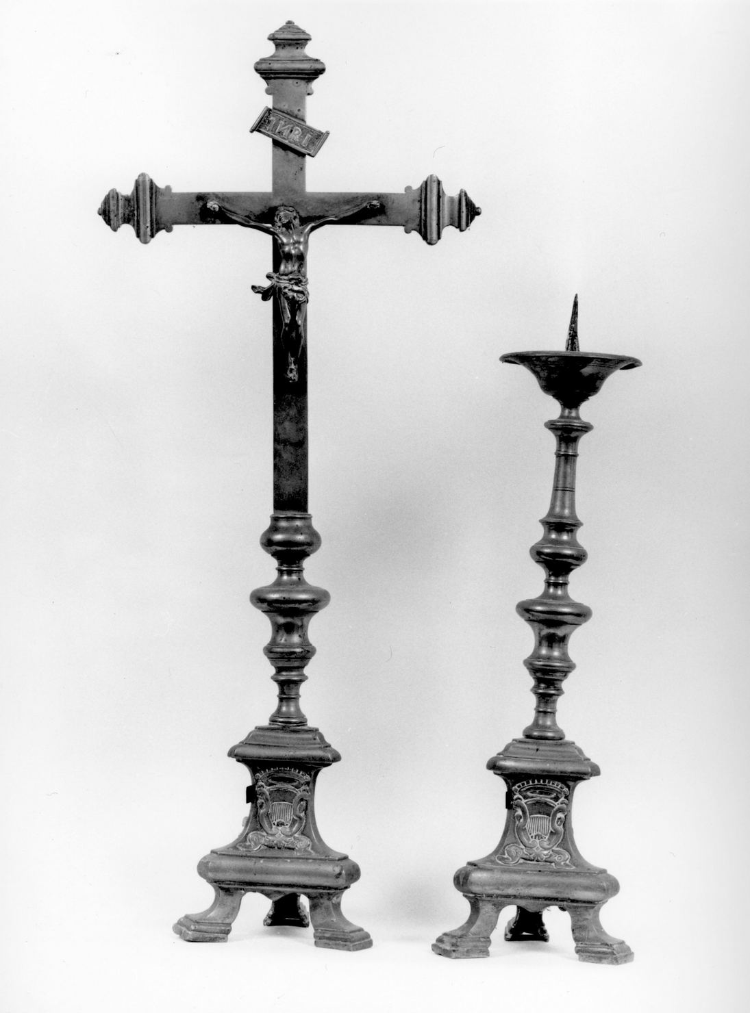 candeliere d'altare, serie - bottega toscana (metà sec. XVII)