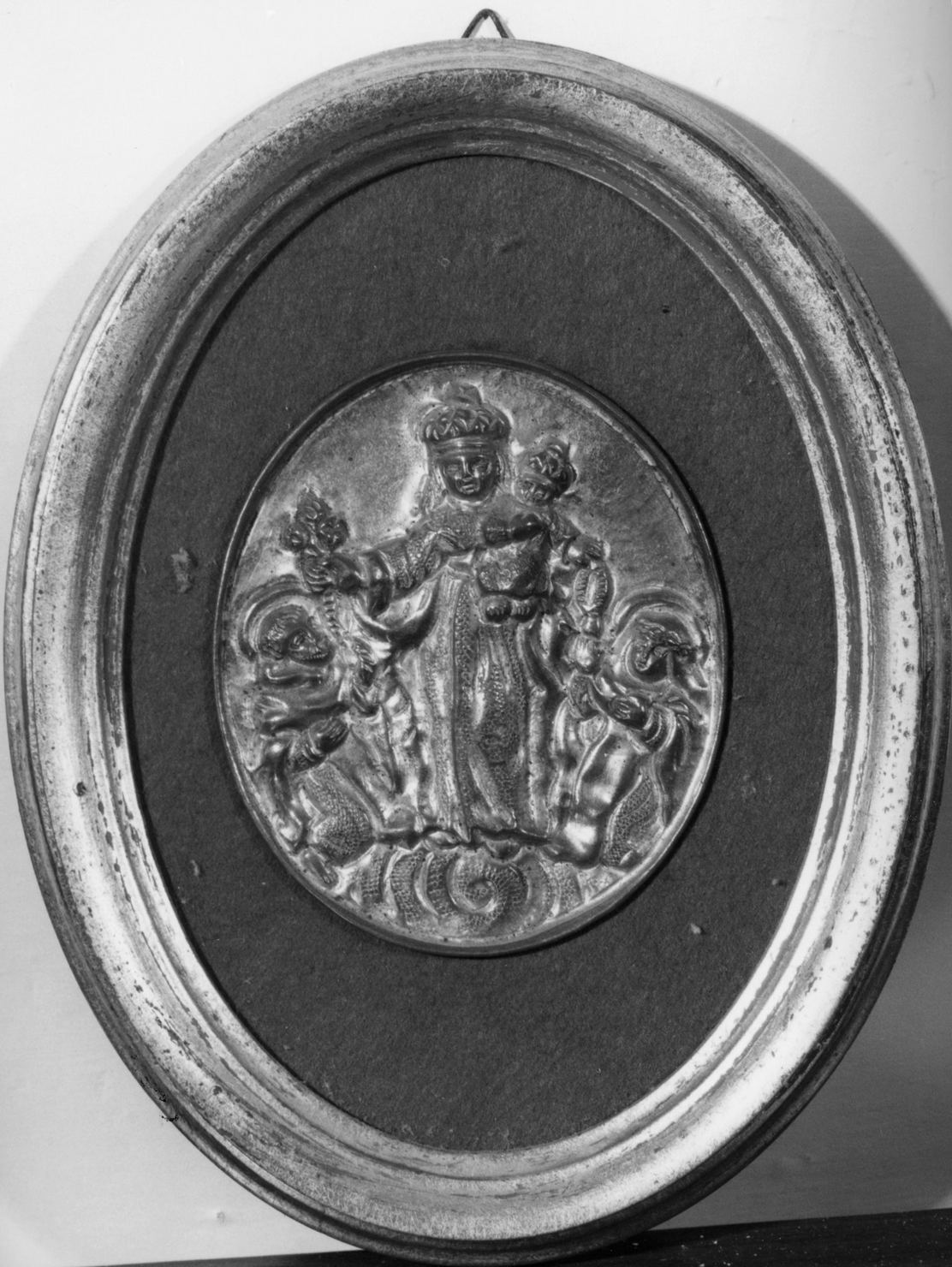 Madonna con Bambino tra San Domenico e Santa Caterina da Siena (placchetta) - ambito toscano (ultimo quarto sec. XVII)