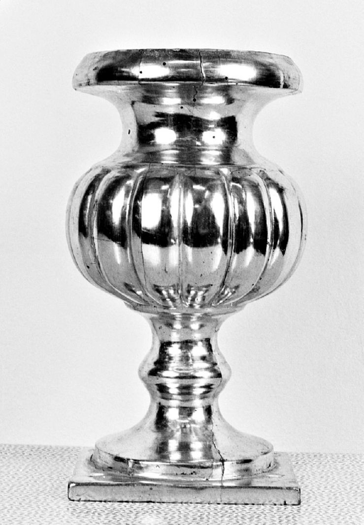 vaso d'altare con composizione floreale, serie - bottega toscana (sec. XIX)