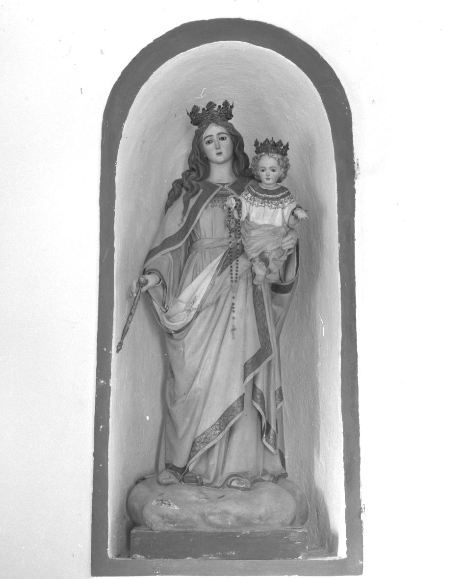 Maria Santissima Ausiliatrice, Madonna con Bambino (statua) di Guacci Luigi (prima metà sec. XX)