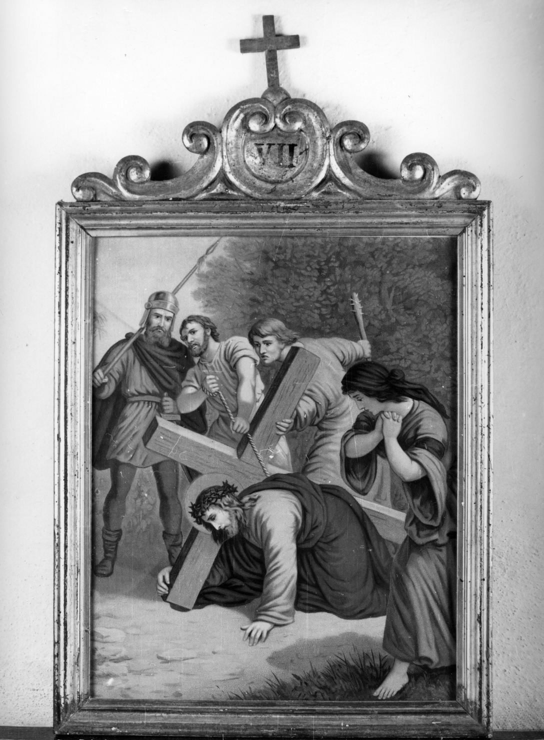 stazione VII: Gesù cade sotto la croce la seconda volta (stampa a colori, elemento d'insieme) - ambito toscano (sec. XIX)
