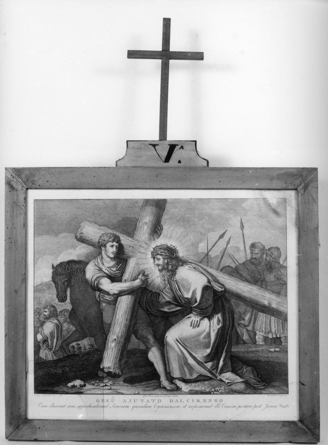 stazione V: Gesù aiutato da Simone il Cireneo a portare la croce (stampa, elemento d'insieme) di Pera Giuseppe, Sabatelli Luigi, Eredi Benedetto (sec. XIX)