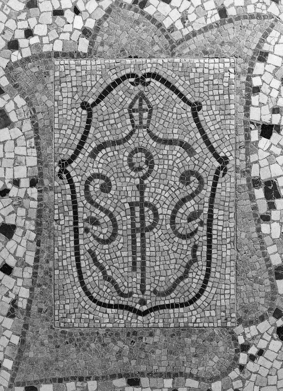 stemma dei Monaci della Badia a Passignano (decorazione musiva) - manifattura ravennate (secc. XIX/ XX, sec. XX)