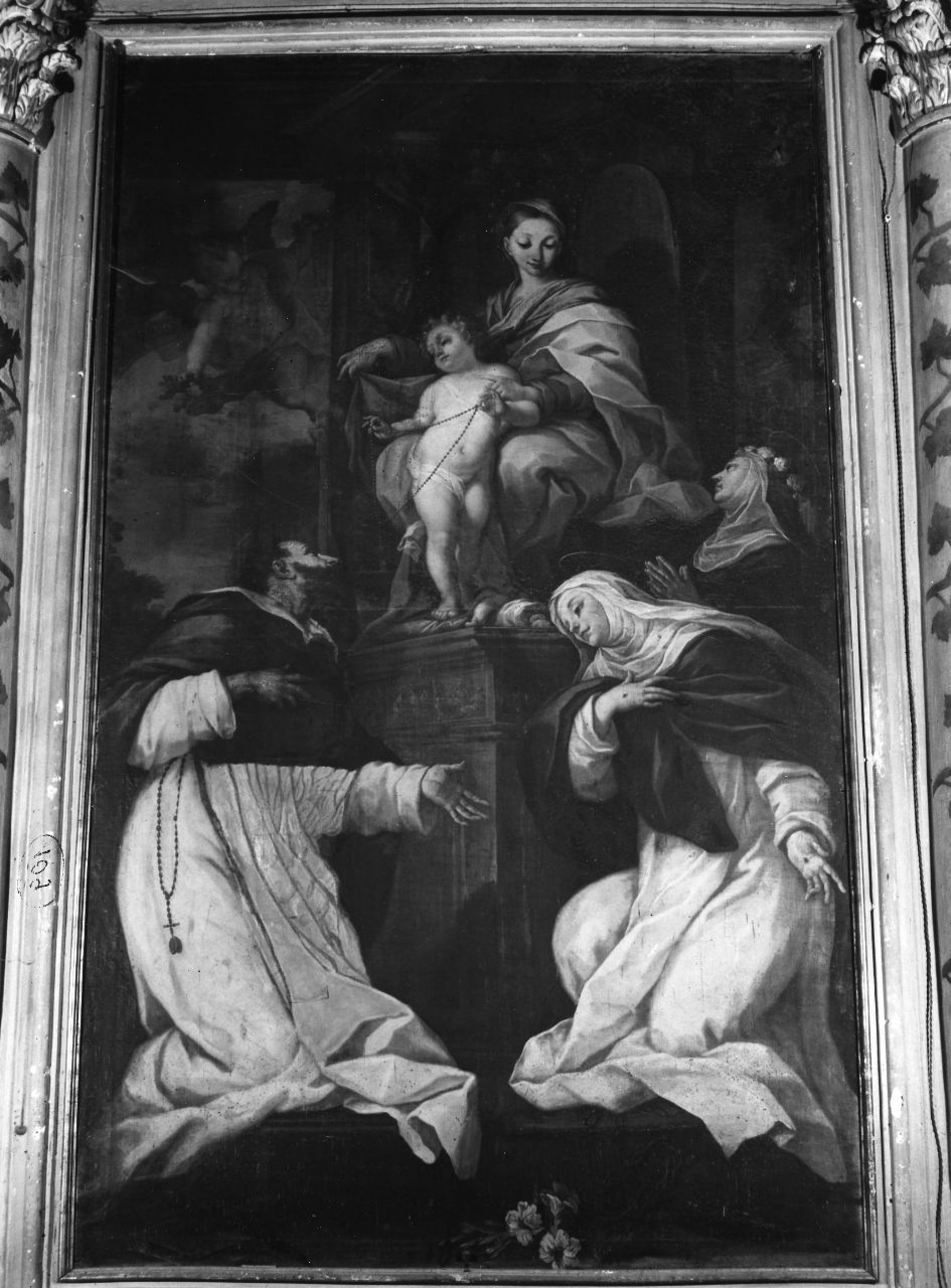 Madonna del Rosario con San Domenico, Santa Caterina da Siena e Sant'Agnese da Montepulciano (dipinto) di Rosi Alessandro (attribuito) (sec. XVII)