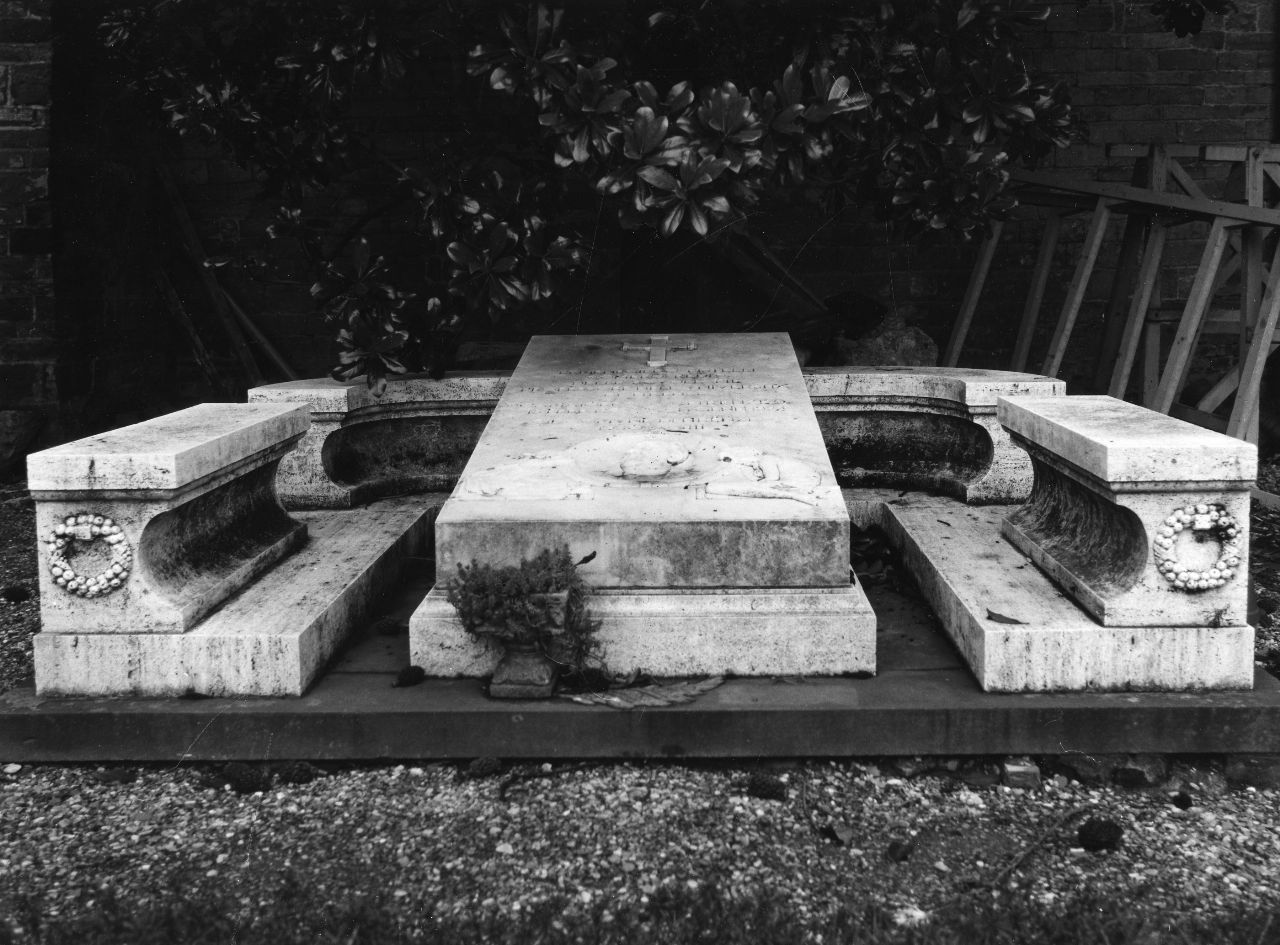 monumento funebre di Formilli Attilio (sec. XX)