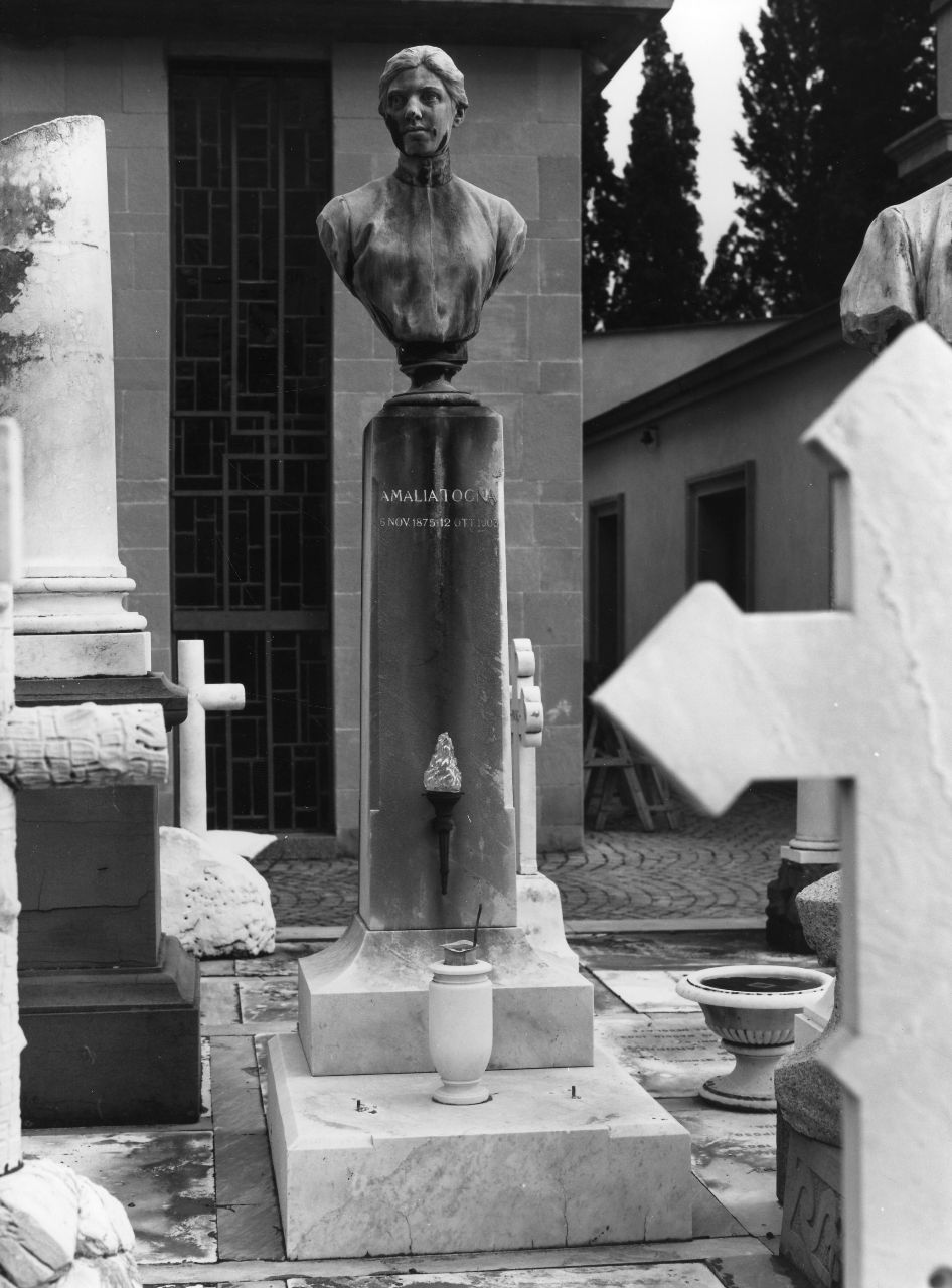 ritratto di Amalia Togna (monumento funebre) di Bortone Antonio - ambito toscano (sec. XX)