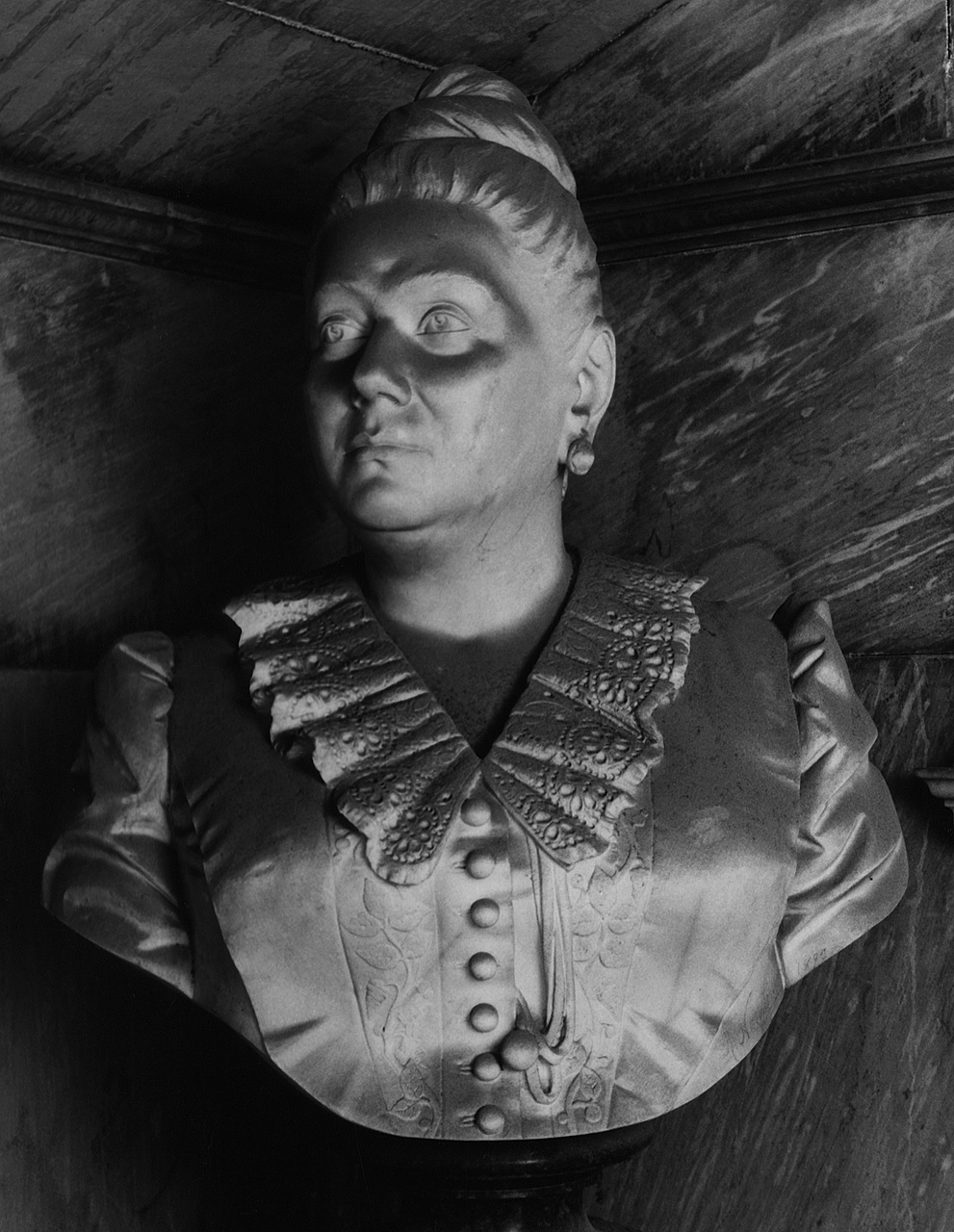 ritratto di donna (busto) di Nannini R (sec. XIX)