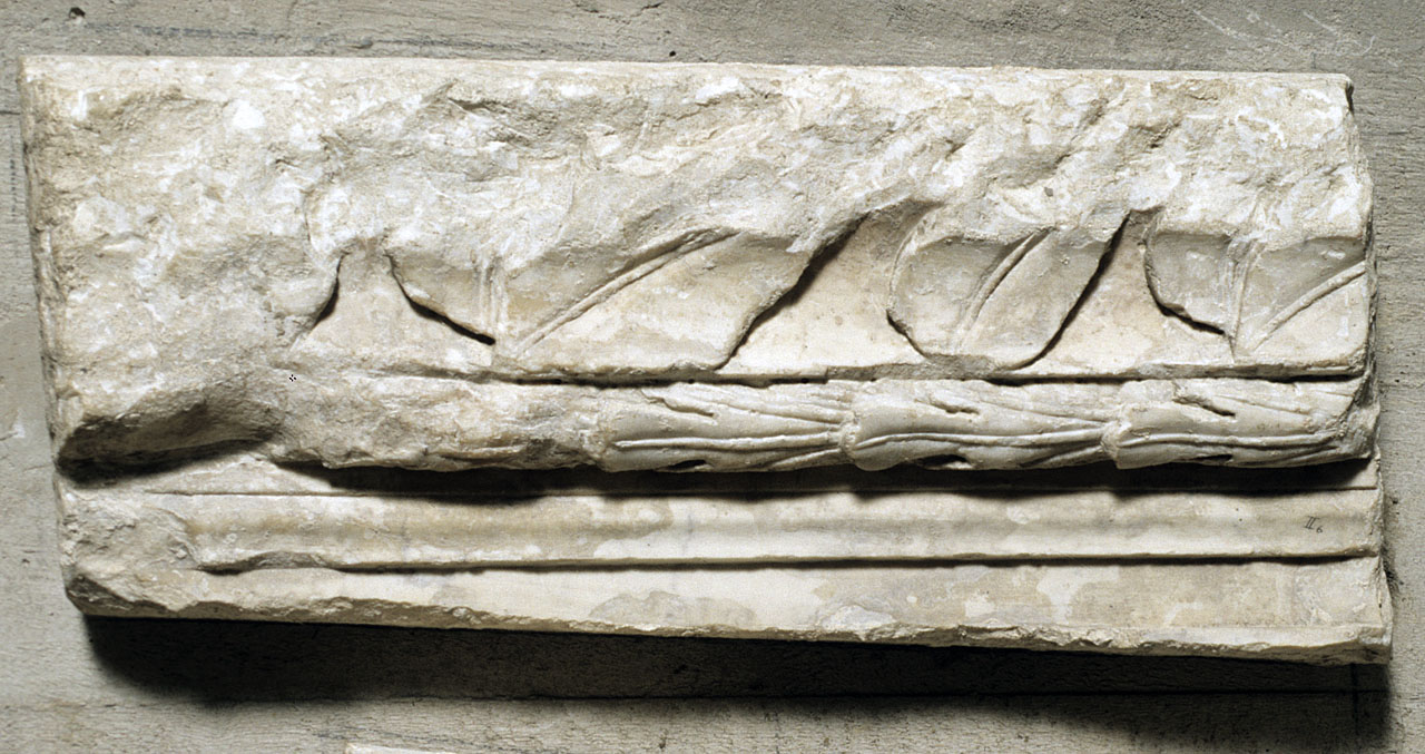decorazione plastica, frammento di Arnolfo di Cambio (bottega) (secc. XIII/ XIV)