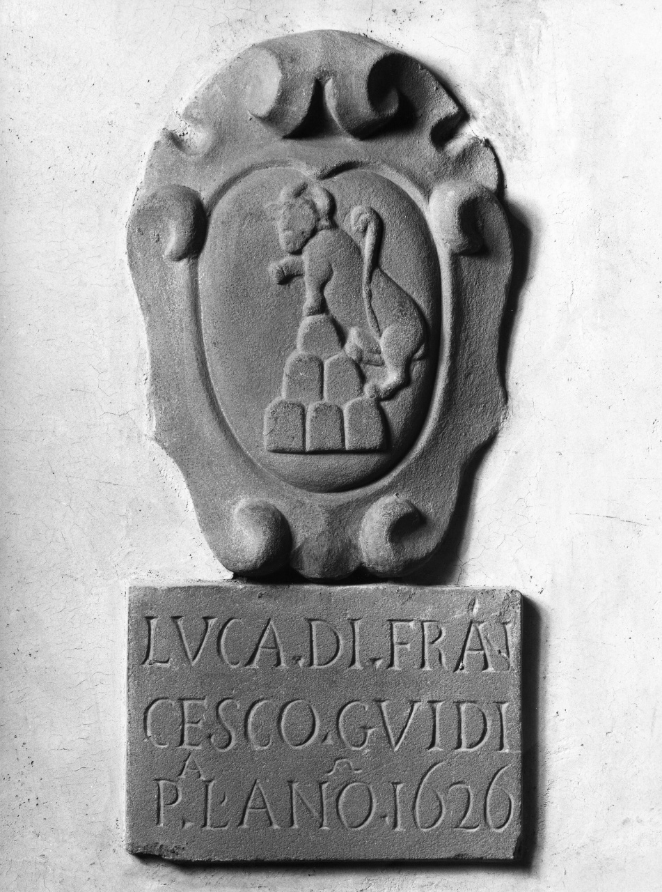 stemma gentilizio del podestà Luca Guidi, stemma gentilizio (rilievo) - manifattura toscana (sec. XVII)