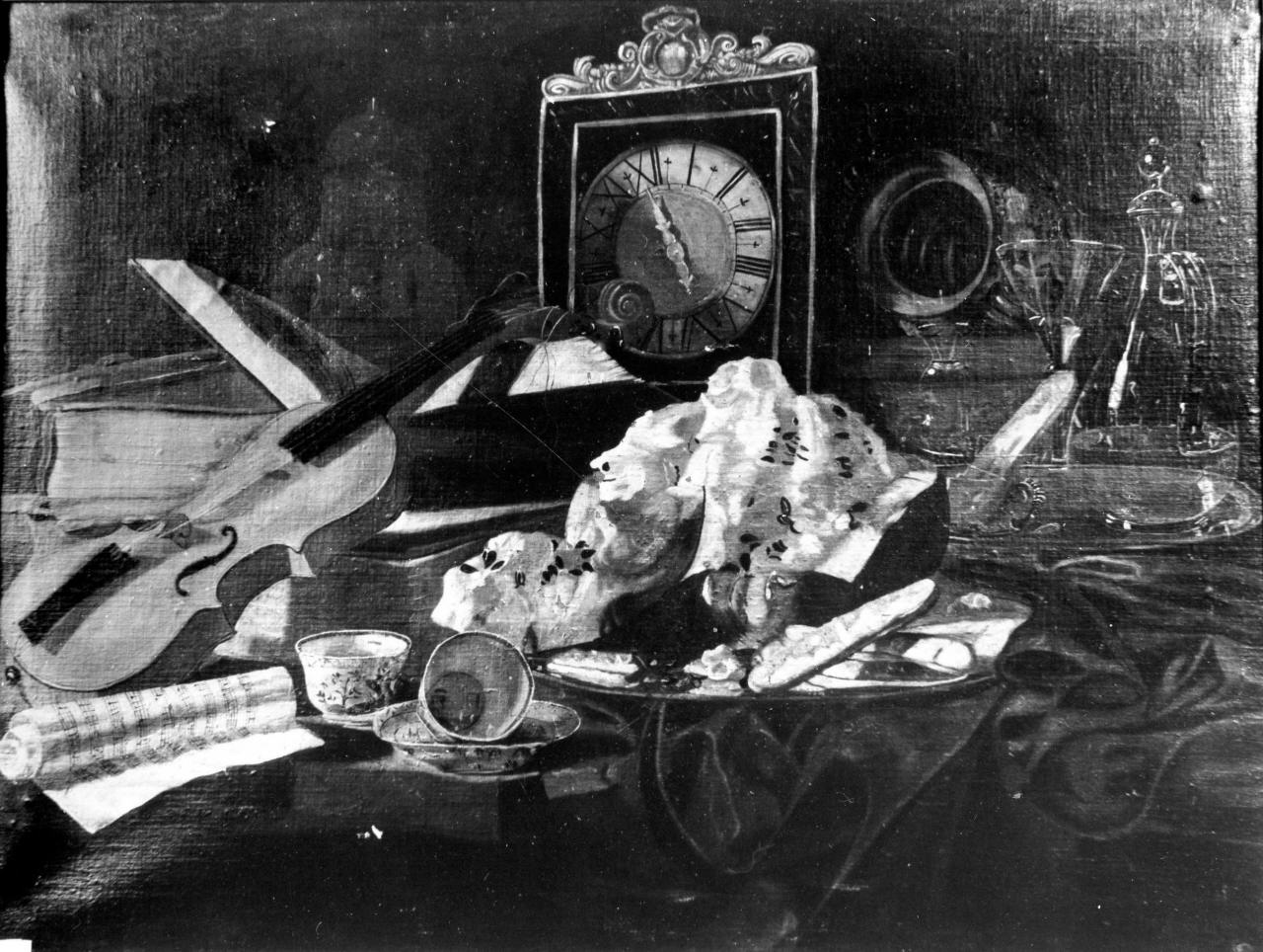 natura morta con frutta, vasellame, porcellana, violino, orologio, libri (dipinto) - ambito italiano (prima metà sec. XVIII)
