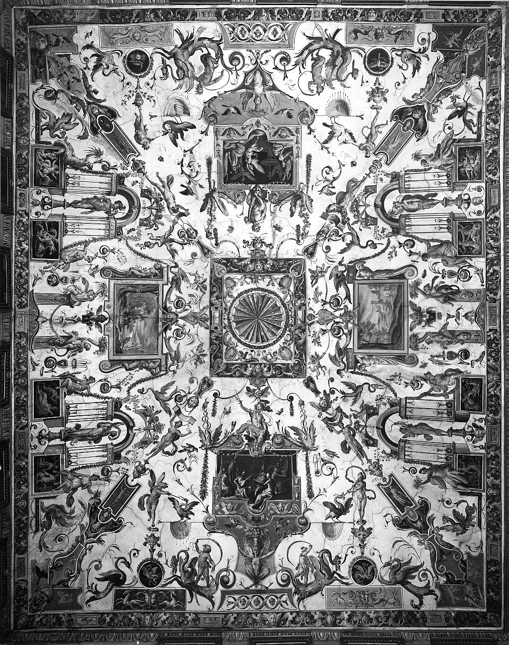 motivi decorativi a grottesche con scene di paesaggi e figure mitologiche (soffitto dipinto) di Tempesta Antonio (attribuito) (sec. XVI)