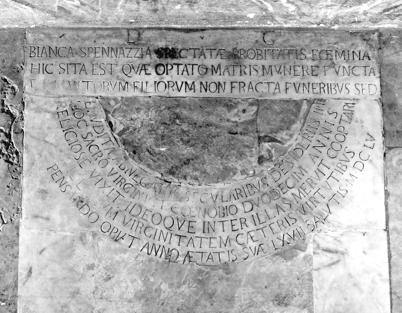 lapide tombale, elemento d'insieme - bottega senese (sec. XVII)