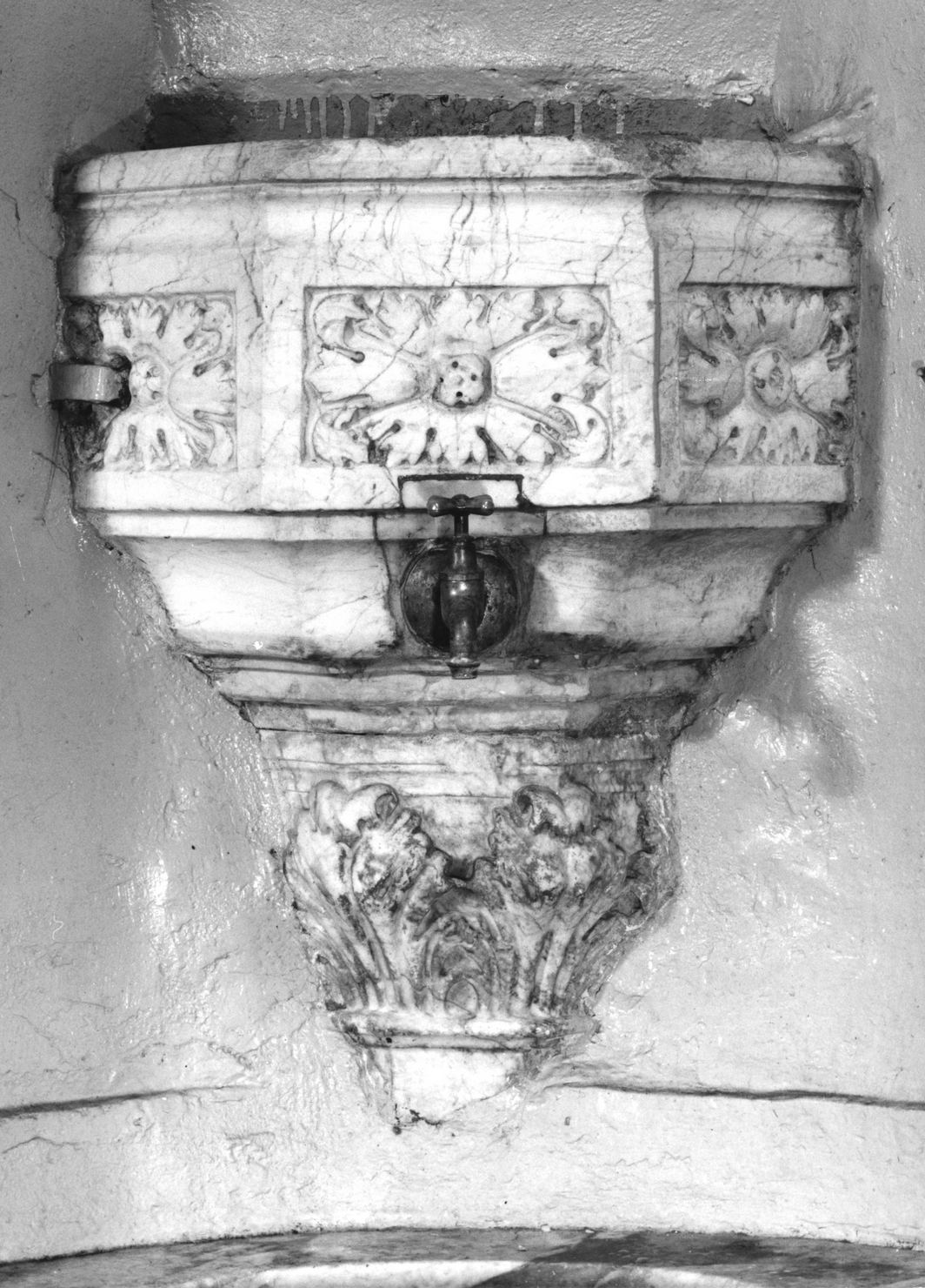 motivi decorativi vegetali (lavabo, elemento d'insieme) - bottega senese (primo quarto sec. XV)