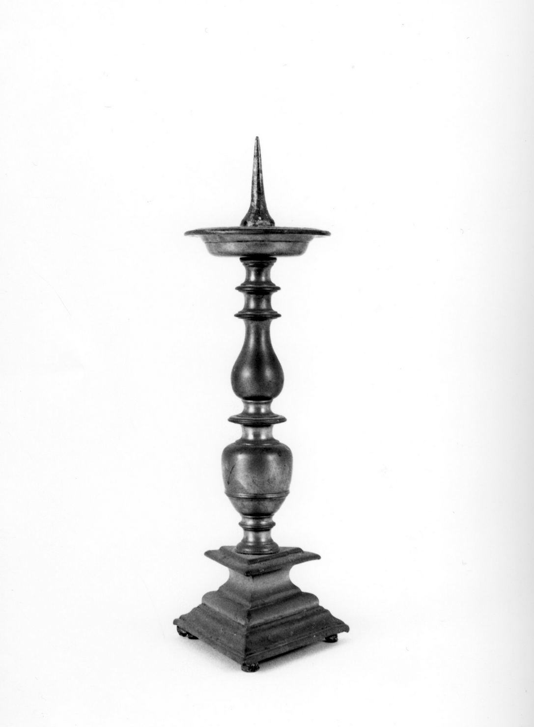 candeliere d'altare, serie - bottega italiana (sec. XVII)
