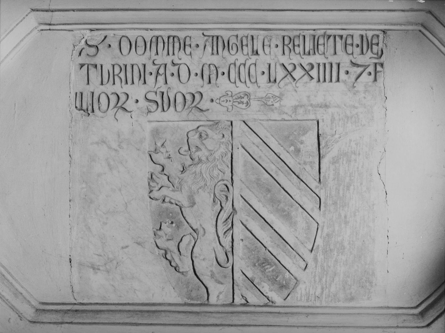stemma gentilizio della famiglia Venturini (lapide tombale) - bottega senese (sec. XIV)