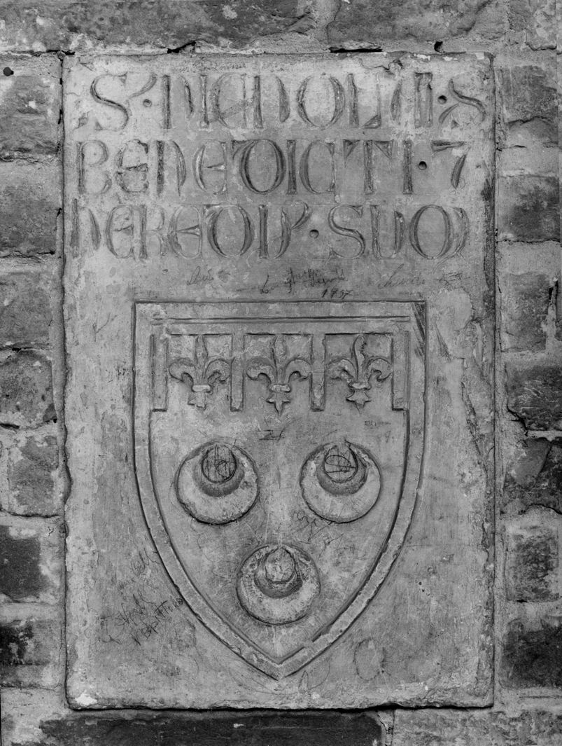 stemma gentilizio di Nicola di Benedetto Bianchi di Staggia (lapide tombale) - bottega senese (secc. XIV/ XV)