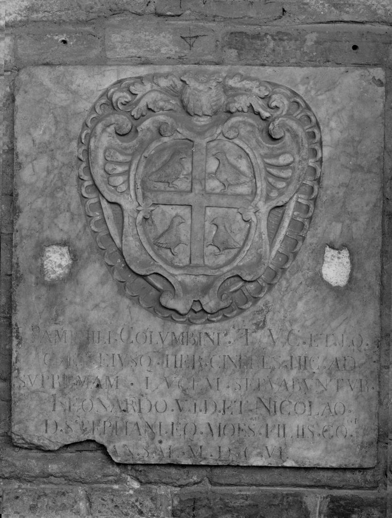 stemma gentilizio della famiglia Colombini (lapide tombale) - bottega senese (sec. XVII)