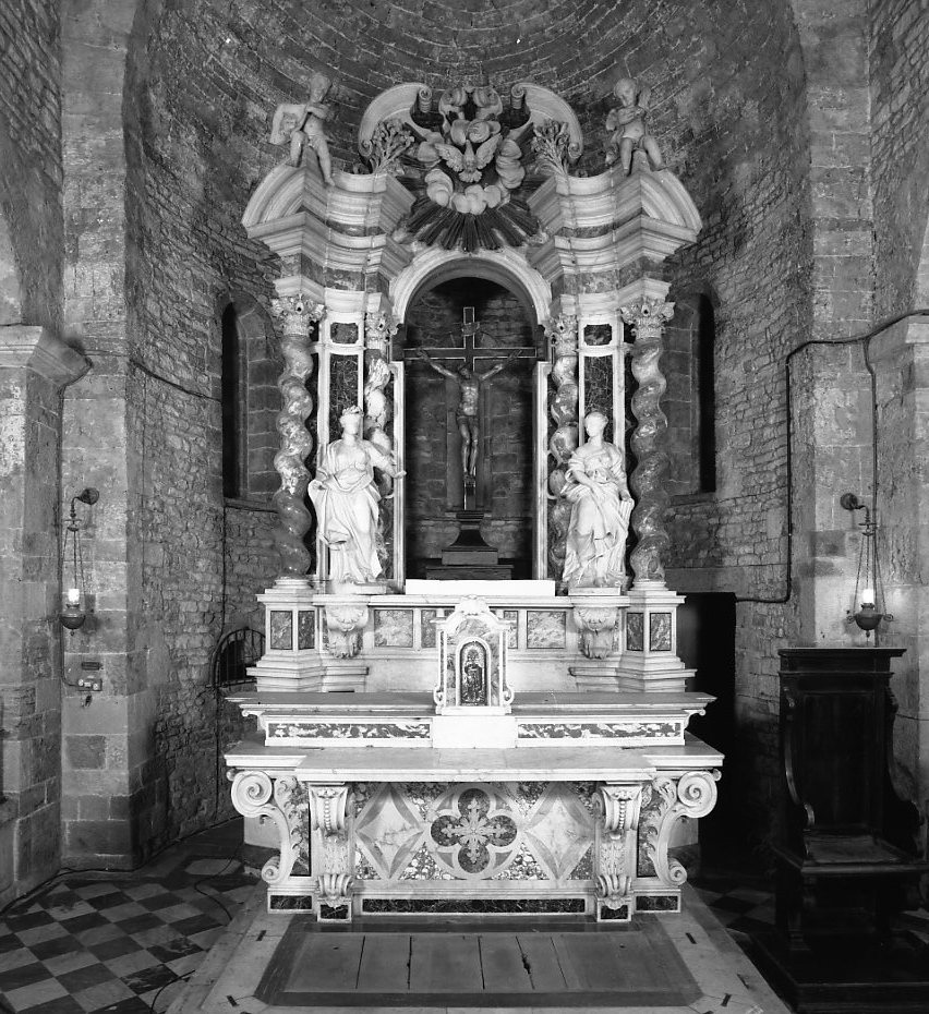 Fede, Carita', Colomba dello Spirito Santo e angeli con simboli della Pass ione (altare maggiore) di Vaccà Giuseppe (sec. XVIII)