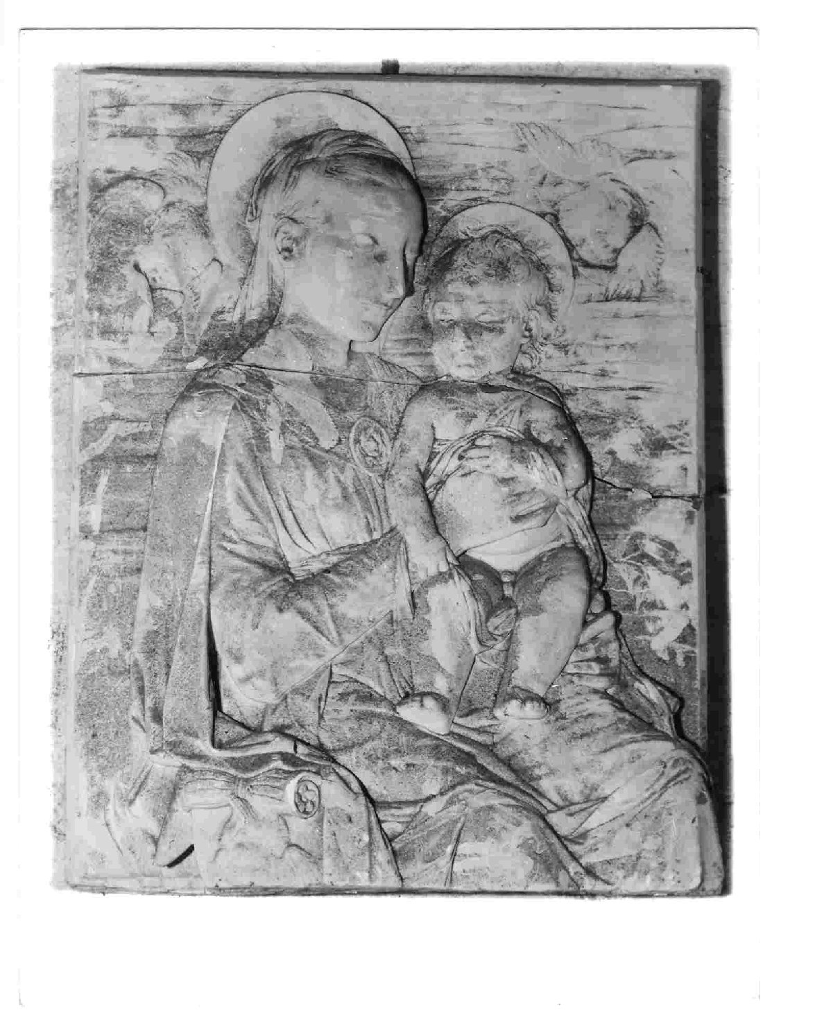 Madonna con Bambino (rilievo, opera isolata) - bottega Italia centrale (sec. XIX)