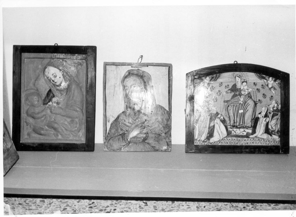 Madonna del Rosario con San Domenico e Santa Caterina da Siena (targa) - bottega derutese (secc. XVII/ XVIII)