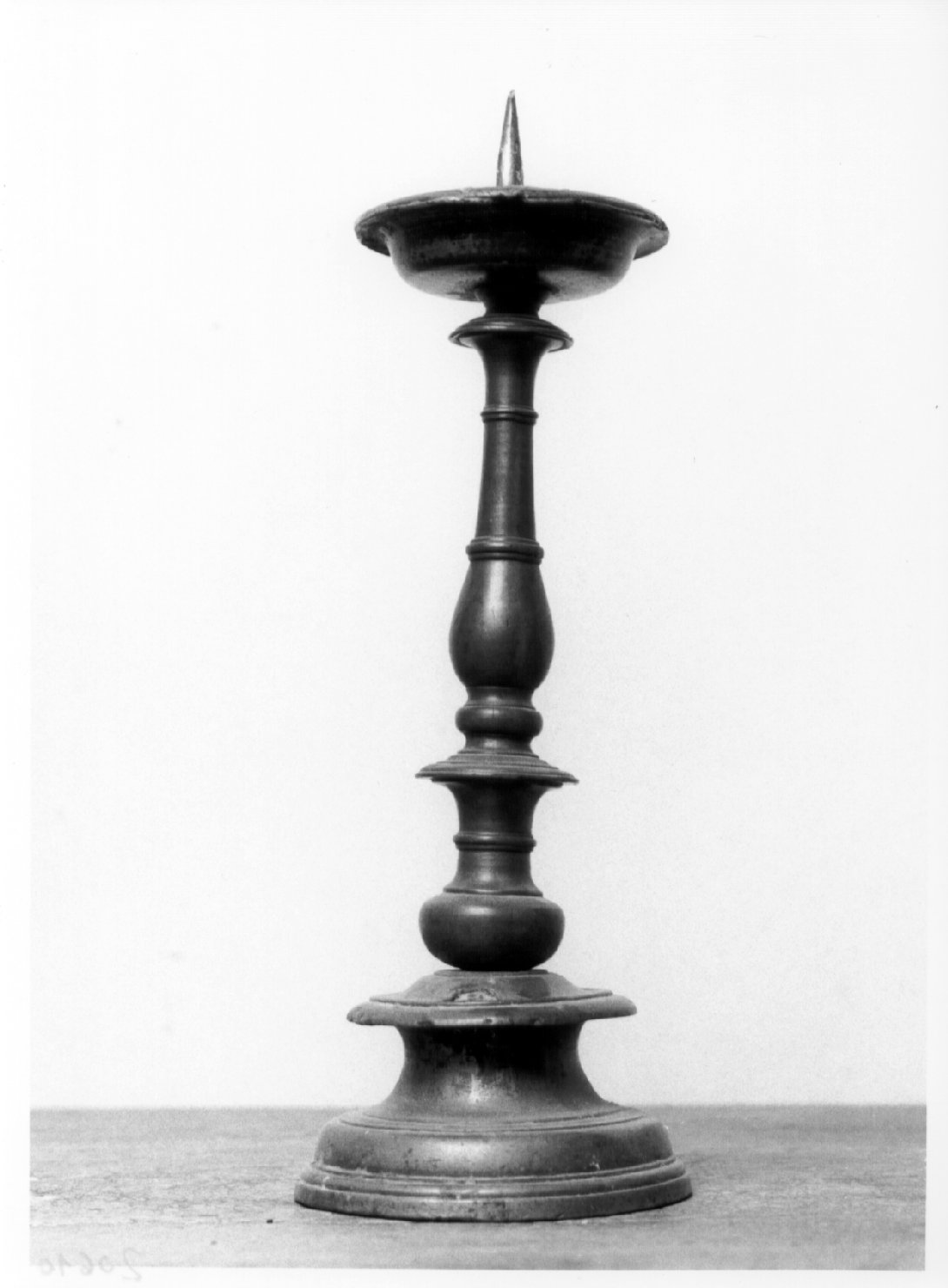 candeliere, opera isolata - bottega umbra (primo quarto sec. XVII)