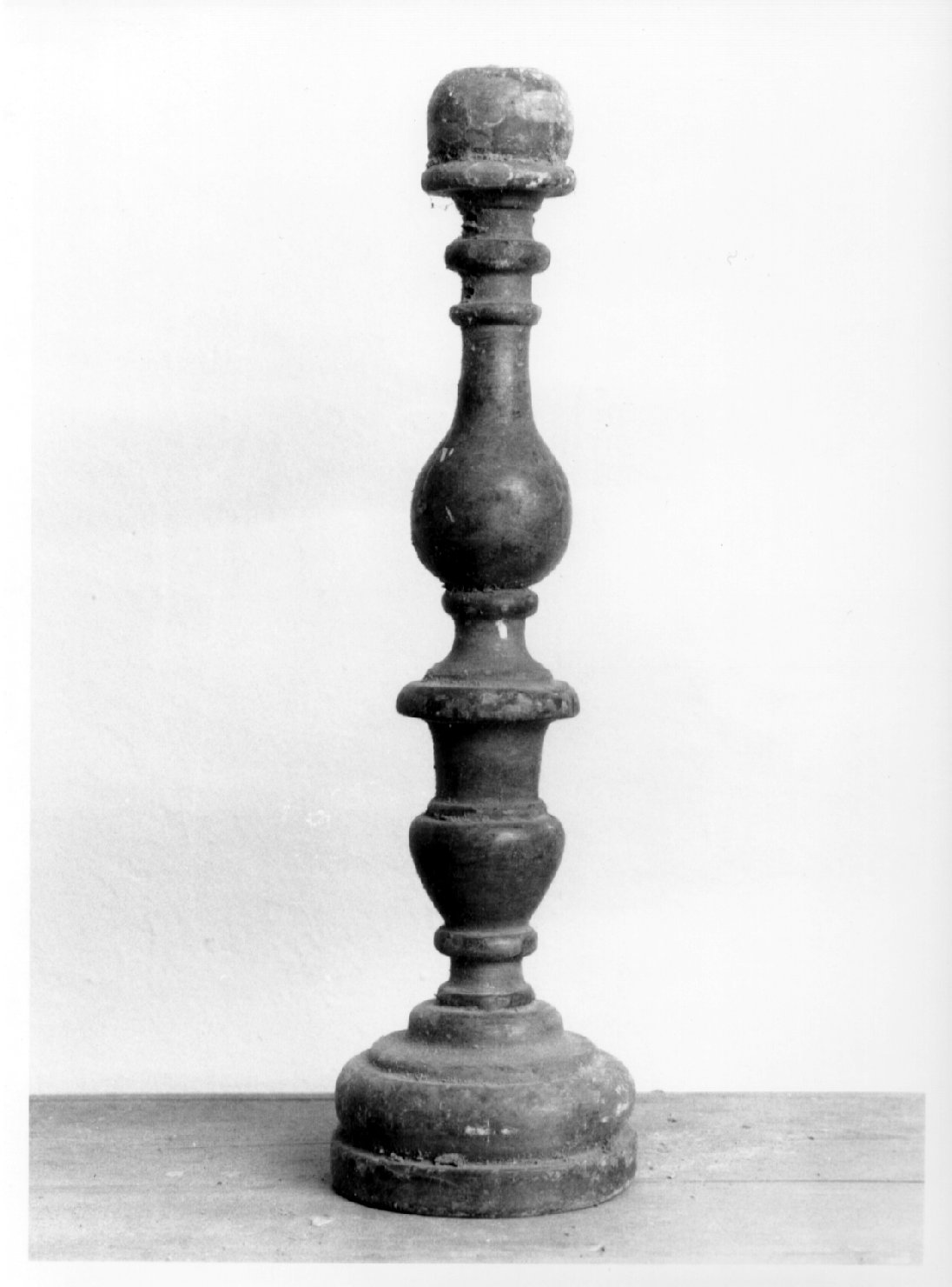 candeliere, opera isolata - bottega umbra (primo quarto sec. XVII)