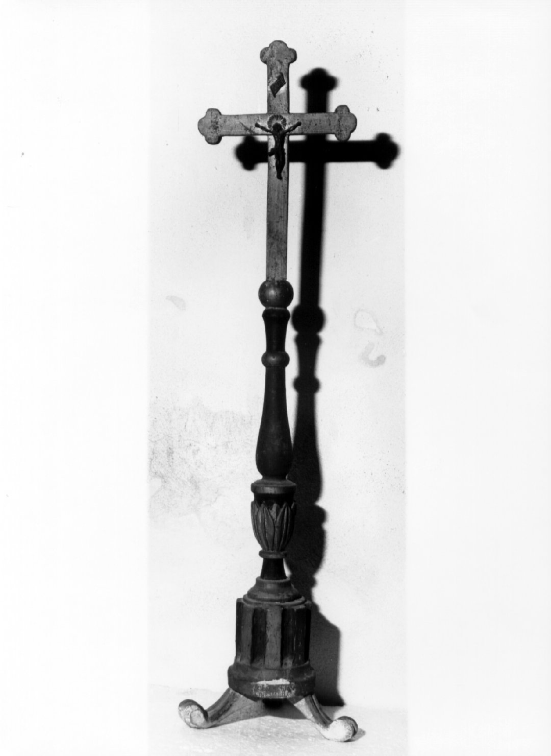 Cristo crocifisso (croce d'altare, serie) - bottega umbra (seconda metà sec. XVIII)