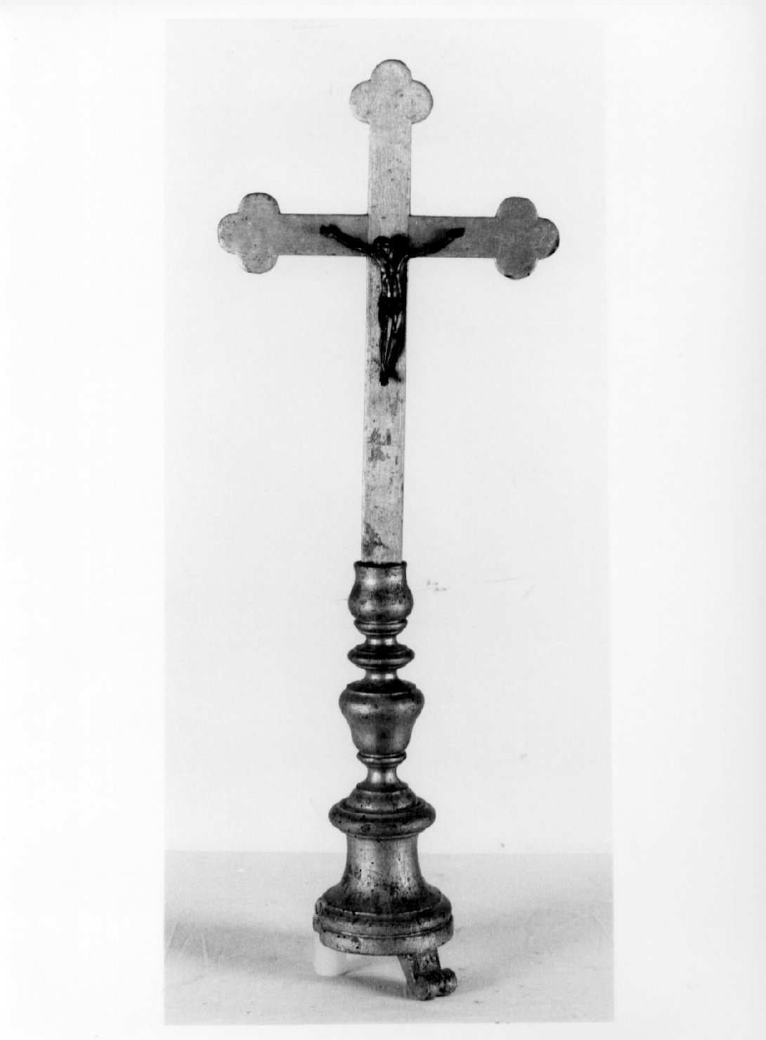 Cristo crocifisso (croce d'altare, opera isolata) - bottega umbra (seconda metà sec. XIX)