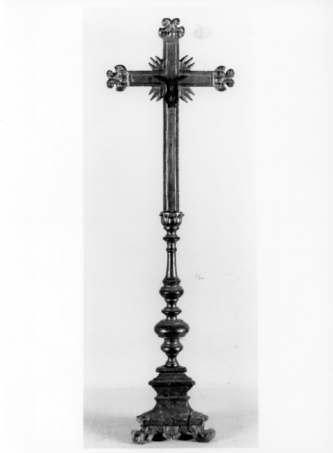 Cristo crocifisso (croce d'altare, insieme) - bottega umbra (seconda metà sec. XVIII)