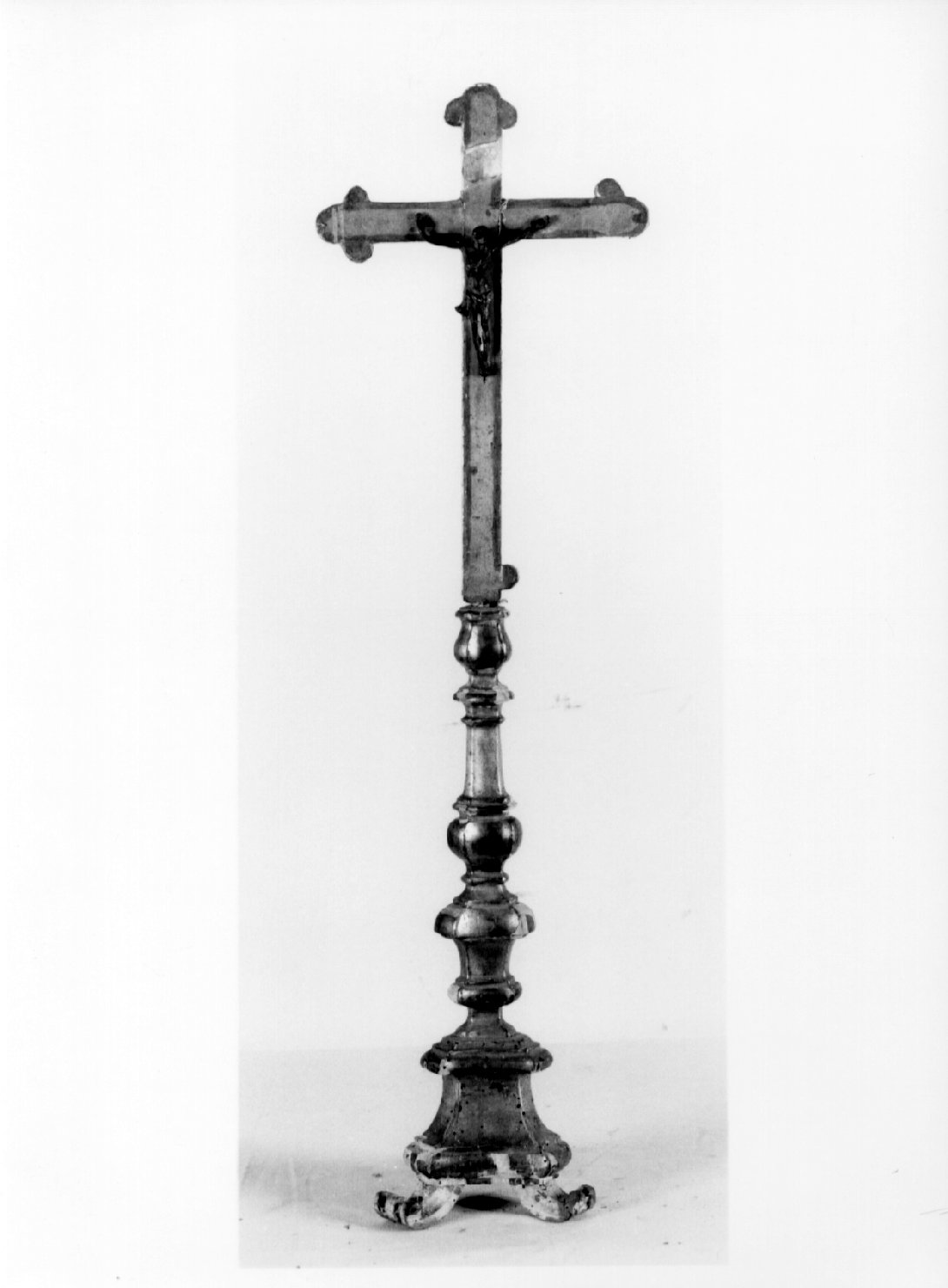 Cristo crocifisso (croce d'altare, opera isolata) - bottega umbra (seconda metà sec. XVIII)