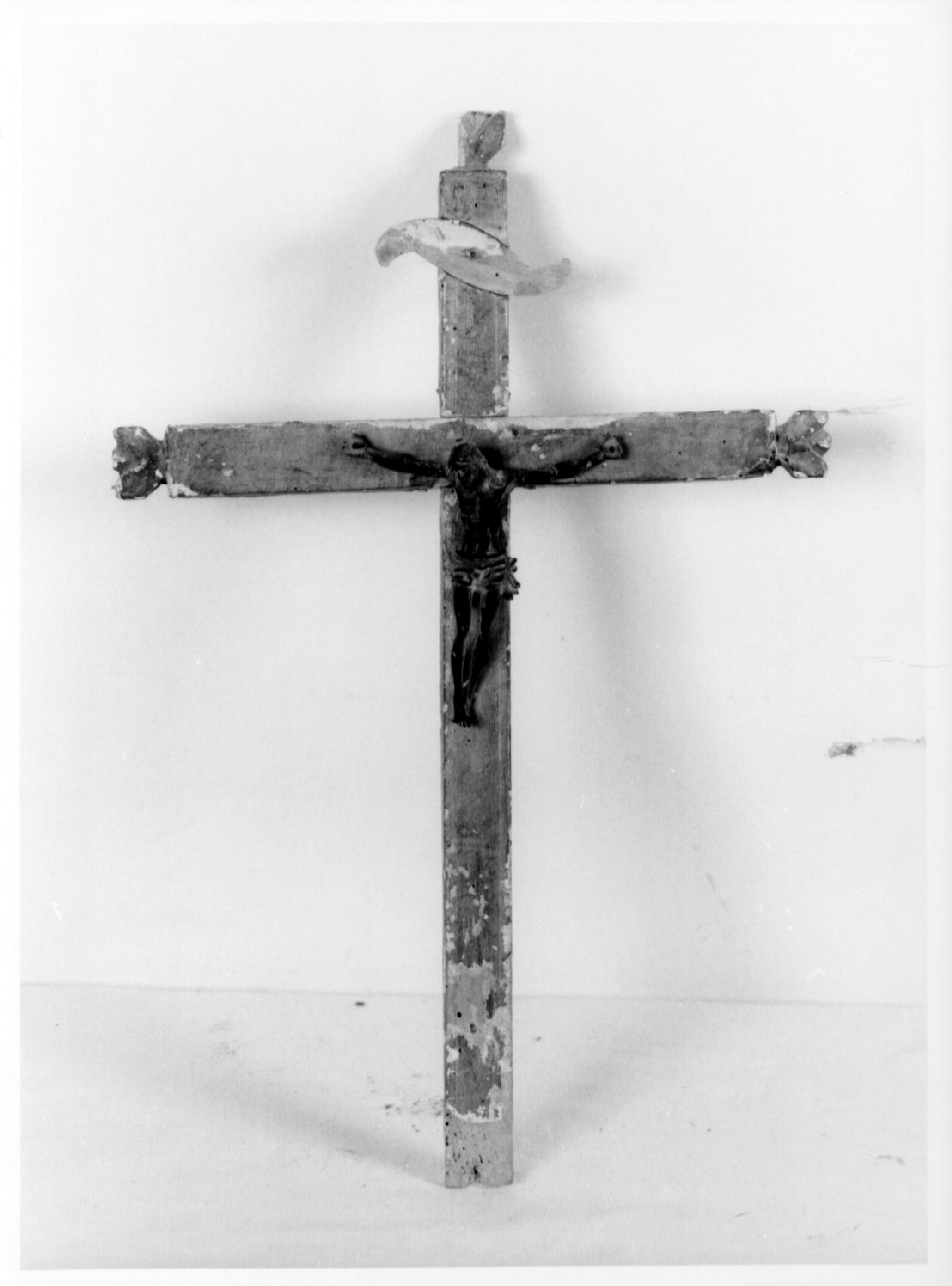 Cristo crocifisso (croce d'altare, opera isolata) - bottega umbra (fine/inizio secc. XIX/ XX)