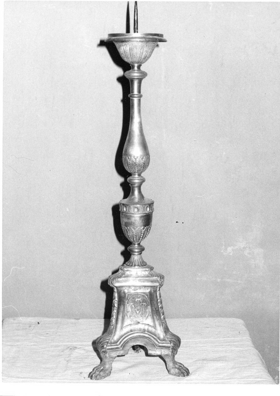 candeliere d'altare, serie - bottega Italia centrale (sec. XVIII)