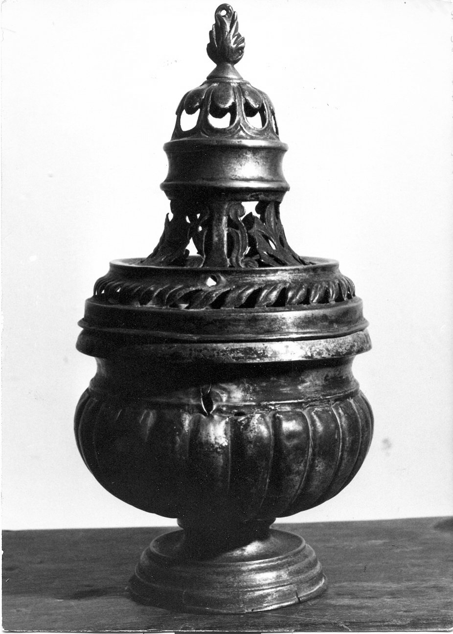 turibolo - a vaso fiammeggiante, opera isolata - bottega Italia centrale (sec. XVII)