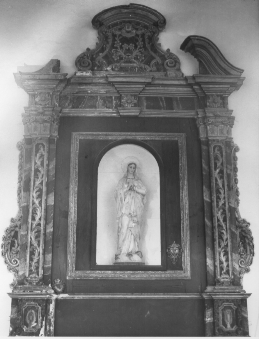 Madonna (mostra d'altare, opera isolata) - bottega Italia centrale (metà sec. XVII)