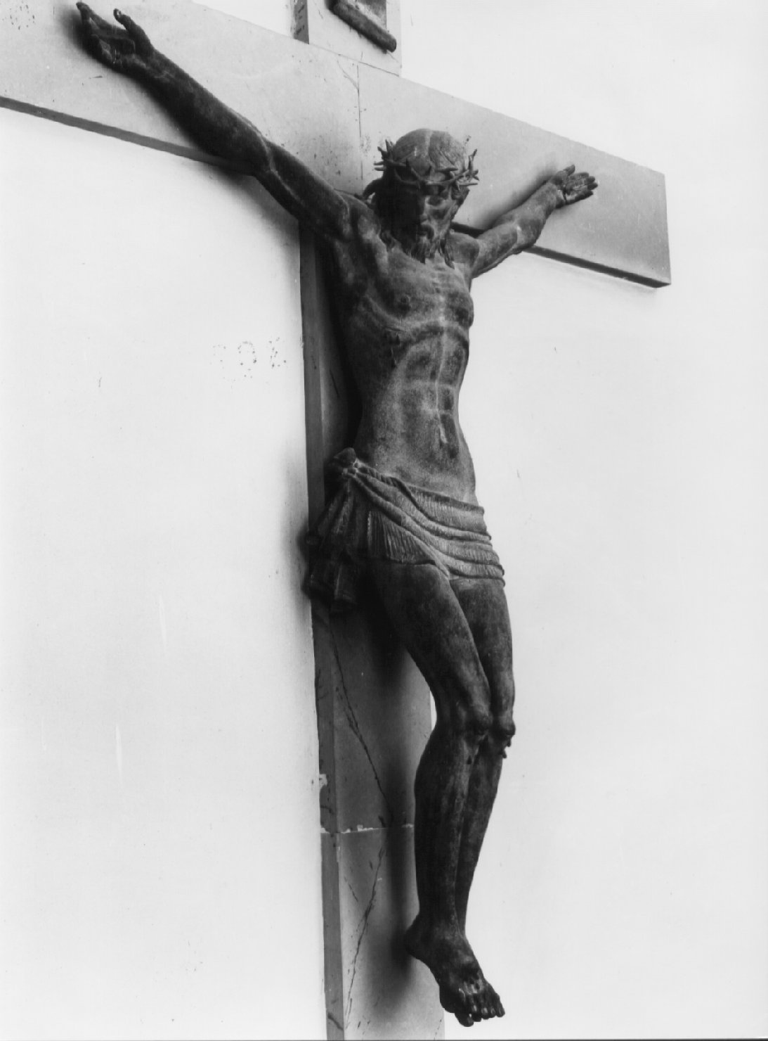 Cristo crocifisso (scultura, opera isolata) - bottega Italia centrale (sec. XX)